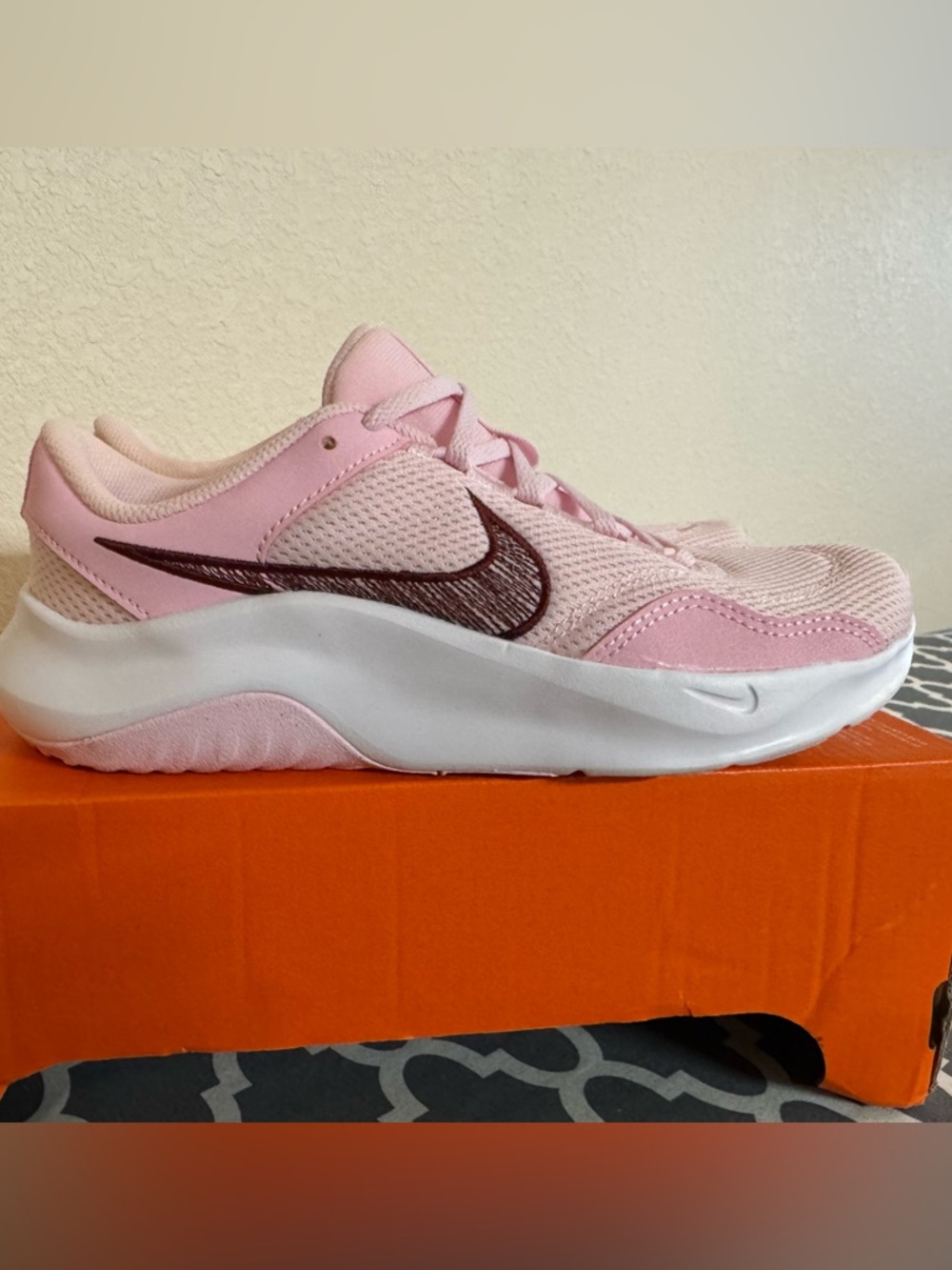 Nike Legend Essential 3 Next Nature, Size 6.5 (Womenโs) Brand NEW